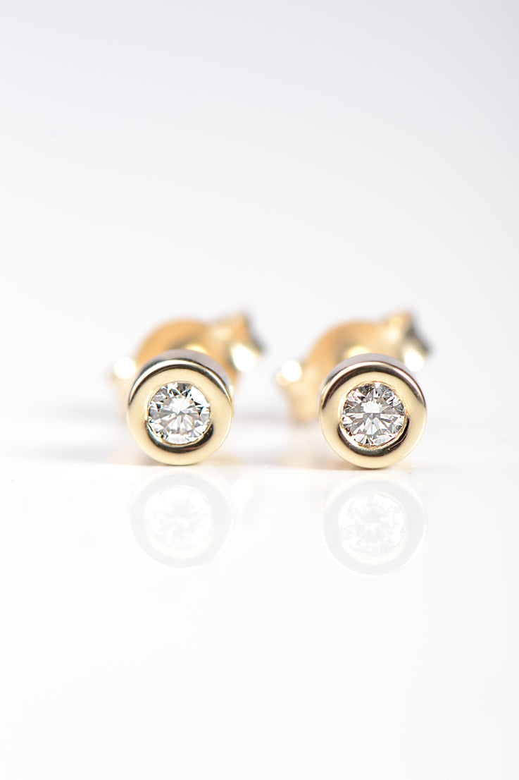 Solitaire deals studs designs