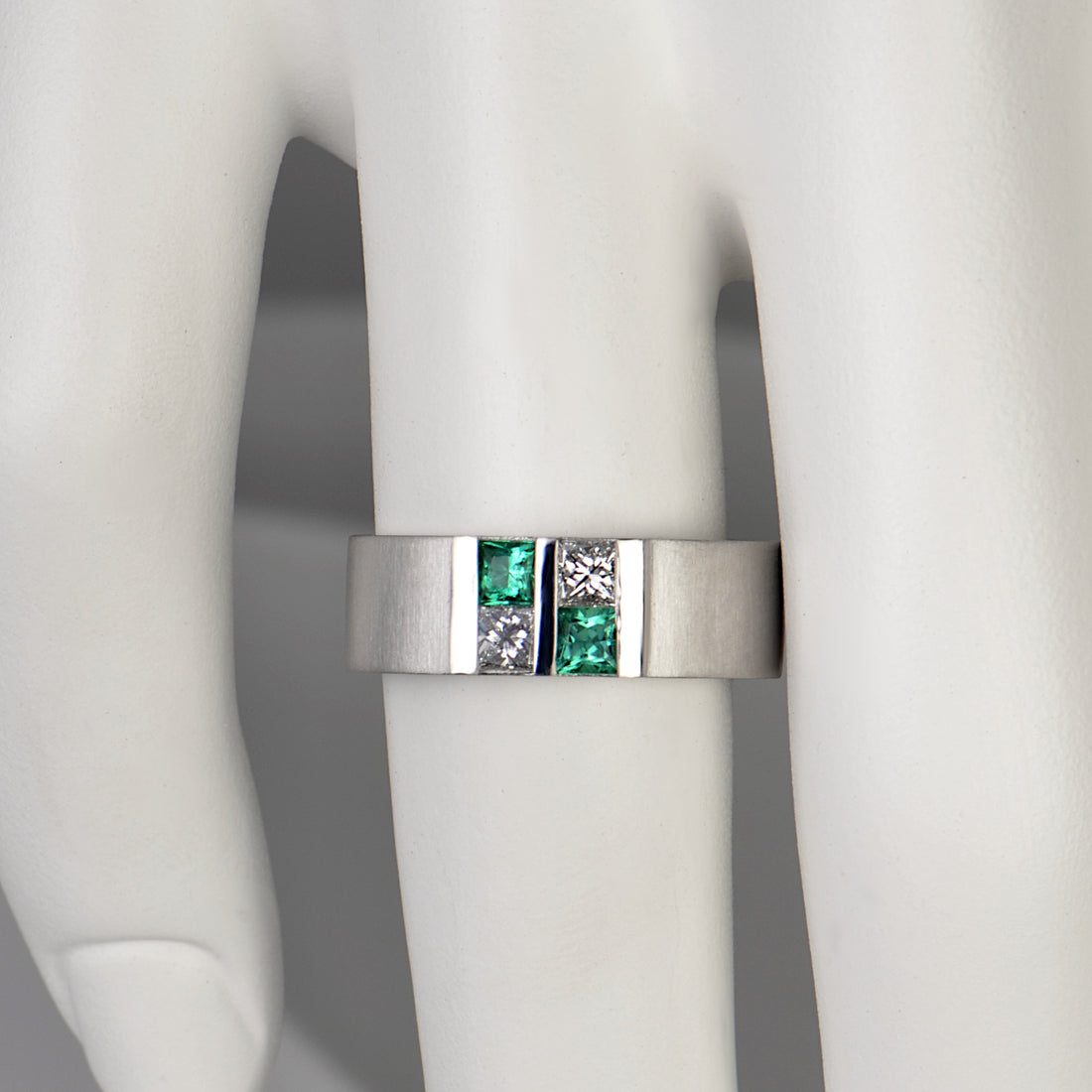 emerald and diamond platinum ring