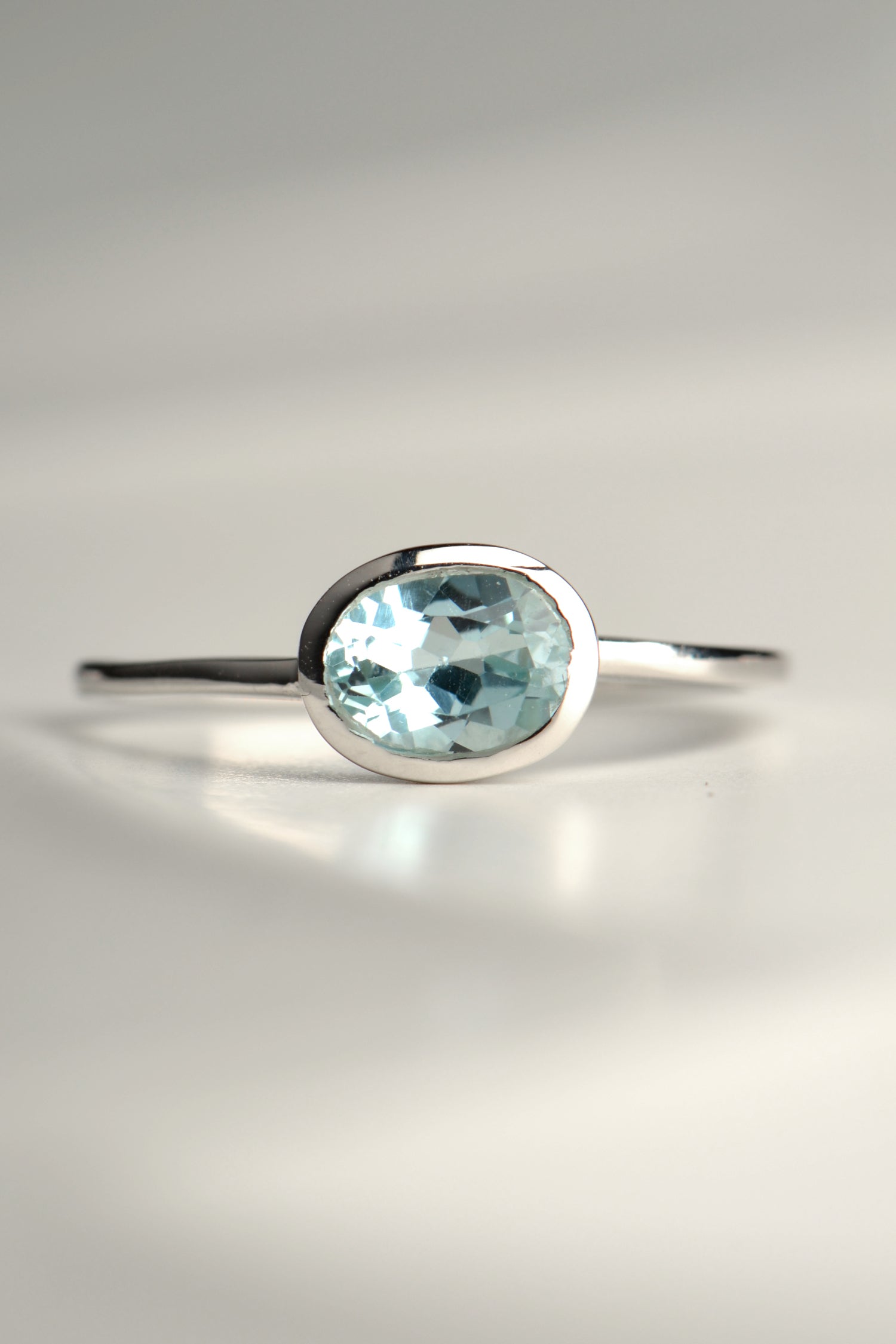 oval blue topaz delicate silver ring - Jorge Revilla