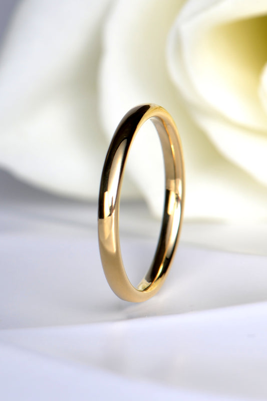 affordable plain gold wedding ring for a woman, made in the UK