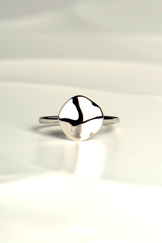 small modern silver ring by jewellery designer Jorge Revilla